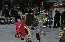 Många barn hjälpte till att dansa ut julen