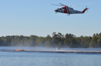 Sjöräddningens helikopter vid ytbärgningsövning